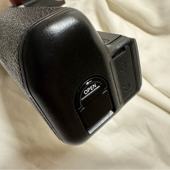 Fujifilm Vertical Power Battery Boost Grip VPB-XT2 - Picture 5 of 8
